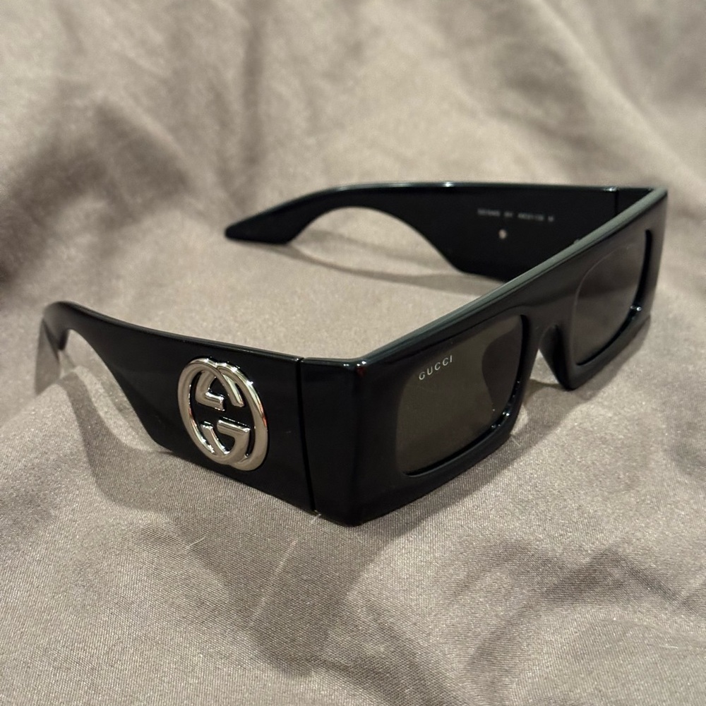 Gucci Authentic Sunglasses NIB Black w/Silver GG on Arms.